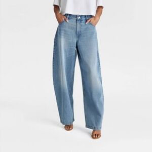 KBB by KAHLANA Women's Mid-Rise 'The Barrel Leg Jean' in the color Vintage Wash